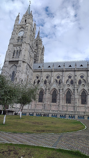 Cathedral Basílica Neogótica del Voto Nacional