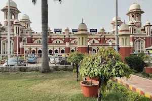 Lucknow Junction image