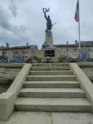 Les monuments aux morts France MONTHUREUX-SUR-SAÔNE à Monthureux-sur-Saône