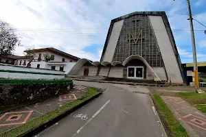 Santuario Nacional de la Virgen de la Medalla Milagrosa image