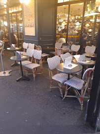 Atmosphère du Restaurant servant le petit-déjeuner Starbucks à Paris - n°6