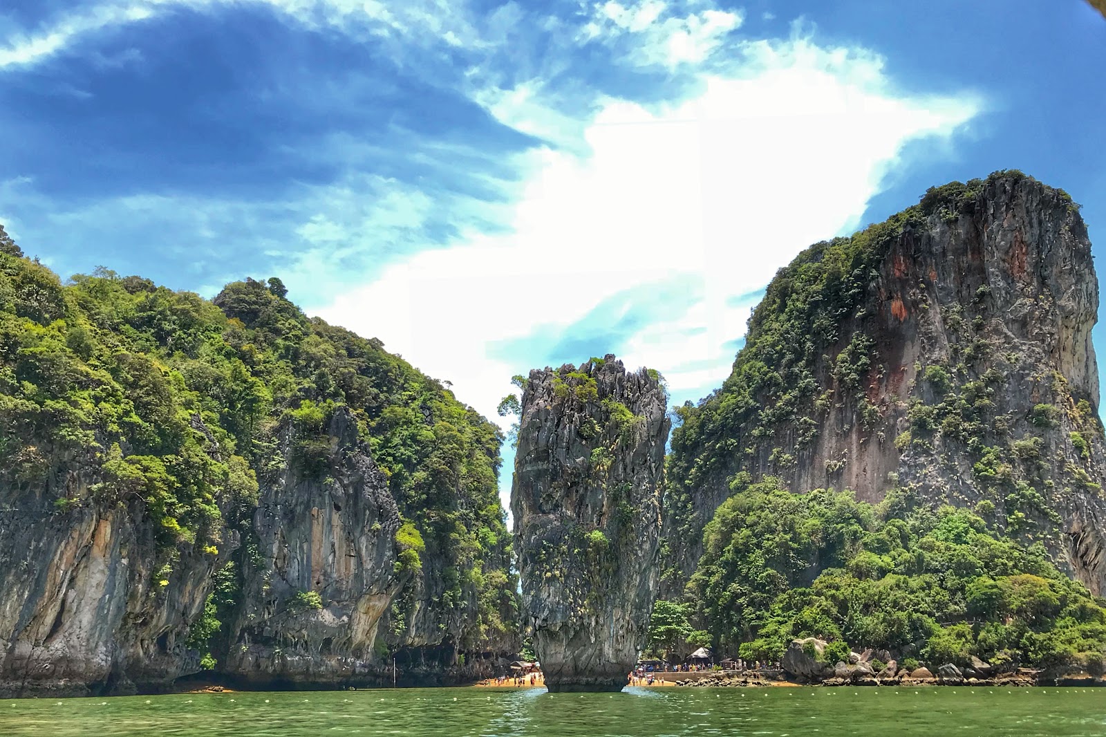 Foto de Praia de Khao Tapu e sua bela paisagem