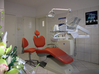 Fogorvos : Dr. Hauser Hajnalka - Eger - Fogászati magánrendelés - Dentist