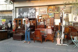 Pasar Barang Antik Kota Lama image