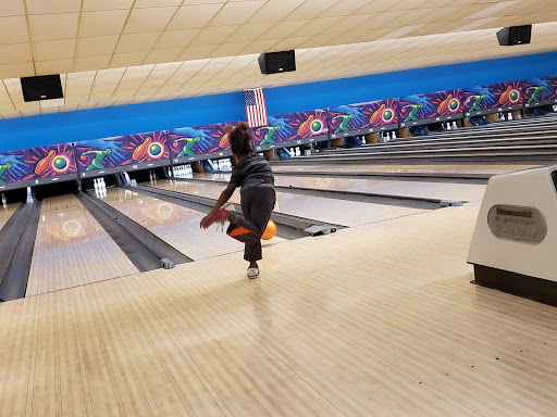 Bowling Alley «Plum Hollow Lanes», reviews and photos, 21900 W Nine Mile Rd, Southfield, MI 48075, USA