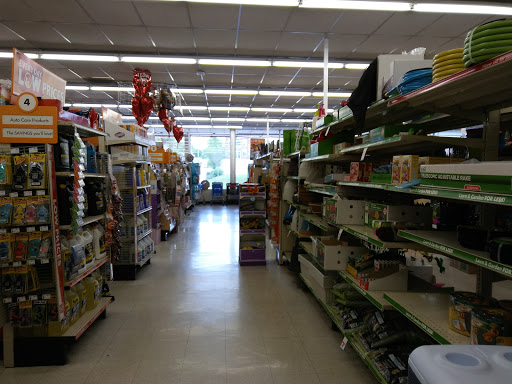 Dollar Store «FAMILY DOLLAR», reviews and photos, 2101 W State St, Bristol, VA 24201, USA