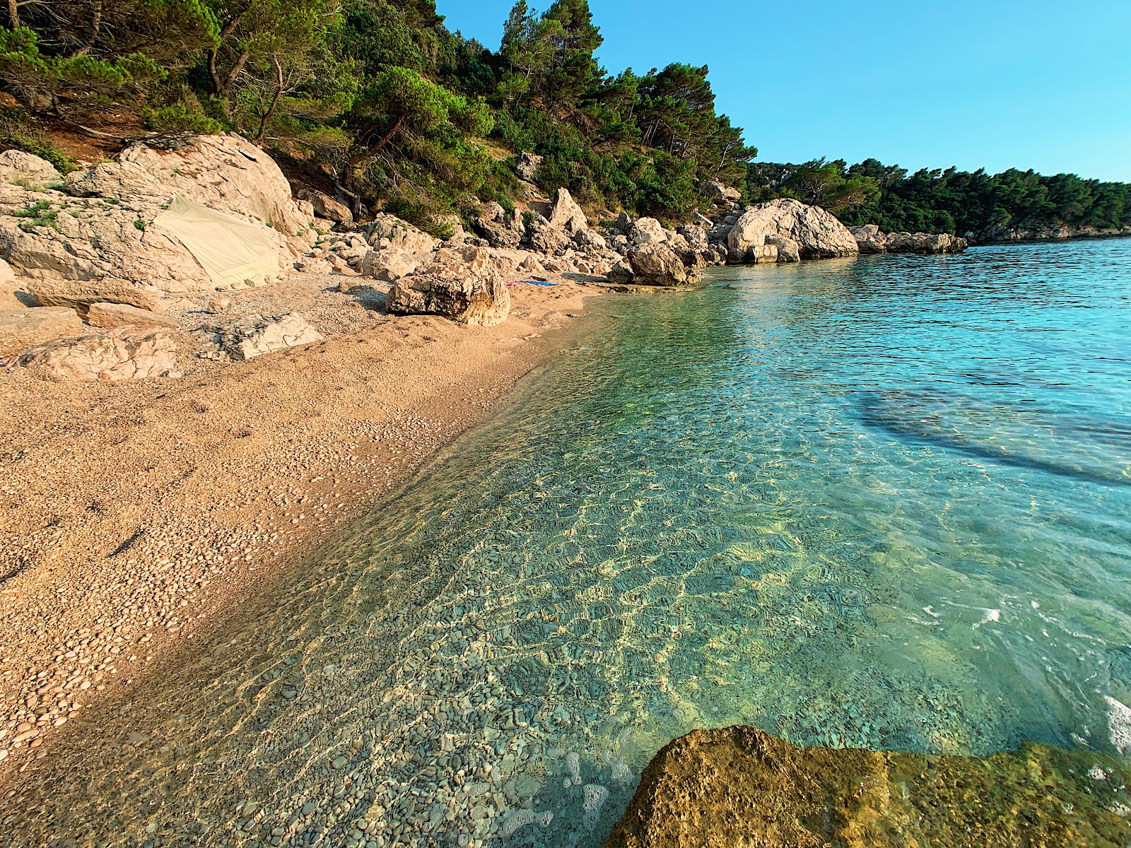 Zdjęcie Zuljana beach - popularne miejsce wśród znawców relaksu