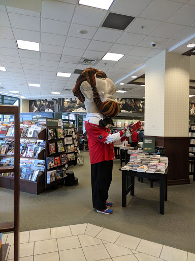Book Store «Barnes & Noble», reviews and photos, 2800 Clarendon Blvd, Arlington, VA 22201, USA