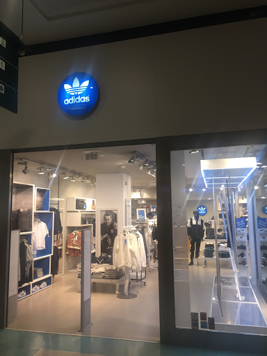 Stores to buy women's sportswear Lisbon