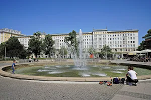 Springbrunnen am Ulrichplatz image