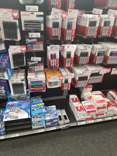Office Supply Store «Staples», reviews and photos, 90-30 Metropolitan Ave, Rego Park, NY 11374, USA