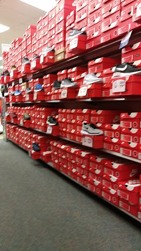 Shoe Store «Shoe Carnival», reviews and photos, 1620 Dogwood Dr SE, Conyers, GA 30013, USA