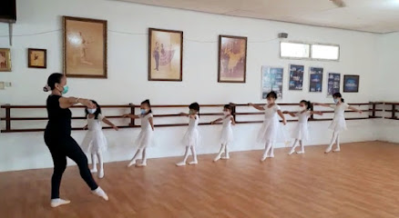 Ade Rayanti School Of Ballet