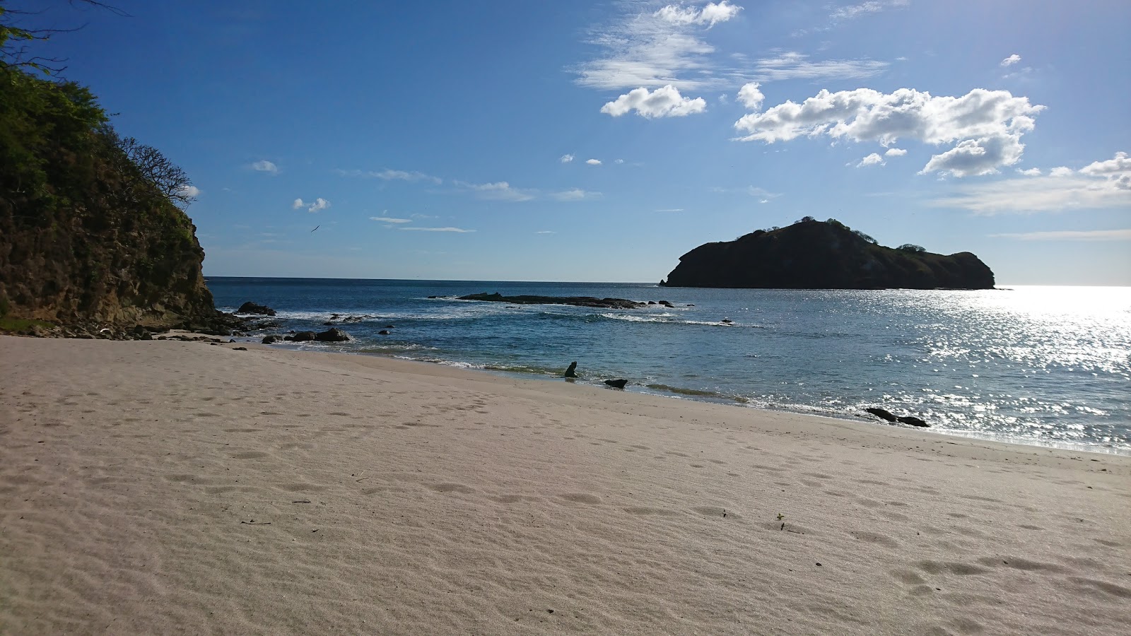 Fotografie cu Plaja Guacalito cu o suprafață de nisip strălucitor