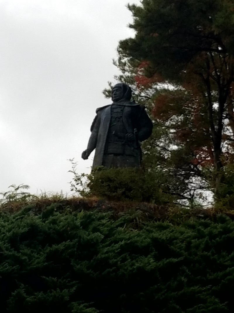 上杉謙信公銅像 新潟県上越市中屋敷 観光名所 グルコミ