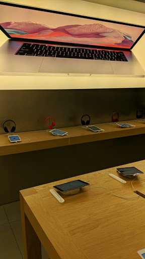 Computer Store «Apple Walnut Street», reviews and photos, 1607 Walnut St, Philadelphia, PA 19103, USA