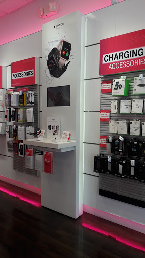 Cell Phone Store «T-Mobile», reviews and photos, 206 Lake Dr Suite 5, Covington, LA 70433, USA