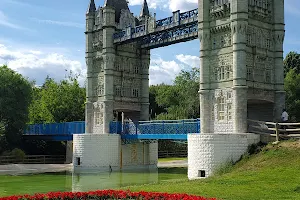 Réplica del Puente de la Torre de Londres image