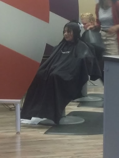 Hair Salon «Great Clips», reviews and photos, 2128 W Oaklawn Rd d, Pleasanton, TX 78064, USA