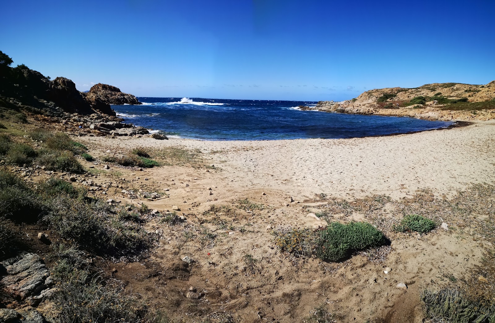 Vana beach'in fotoğrafı hafif ince çakıl taş yüzey ile