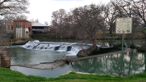 Public Golf Course «Starcke Park Golf Course», reviews and photos, 650 River Dr W, Seguin, TX 78155, USA