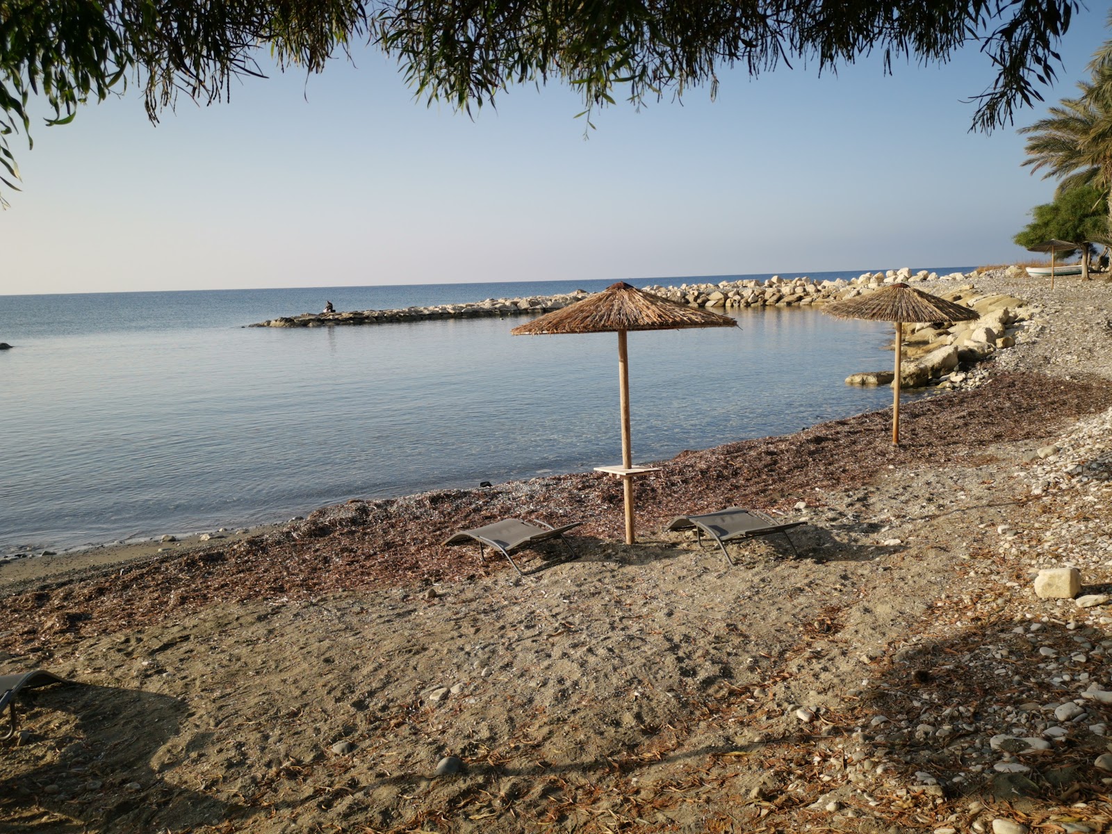 Foto de Elya Beach con arena gris y guijarros superficie