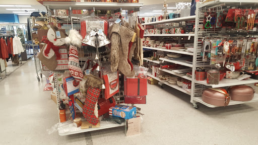 Clothing Store «Ross Dress for Less», reviews and photos, 26558 Bouquet Canyon Rd, Saugus, CA 91350, USA