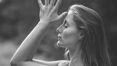 Elisa Jouannet - Cours de Yoga inclusifs et intuitifs, pratiques somatiques + artiste à Albi