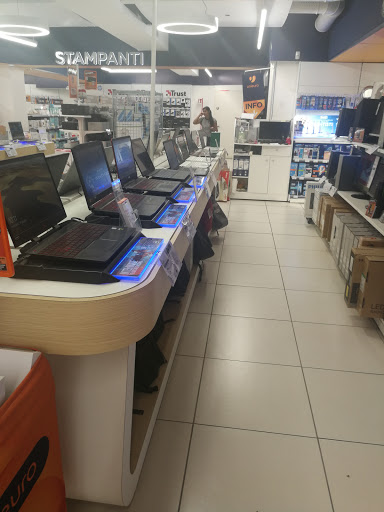 Computer stores Milan
