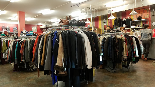 Used Clothing Store «Buffalo Exchange Austin», reviews and photos, 2904 Guadalupe St, Austin, TX 78705, USA