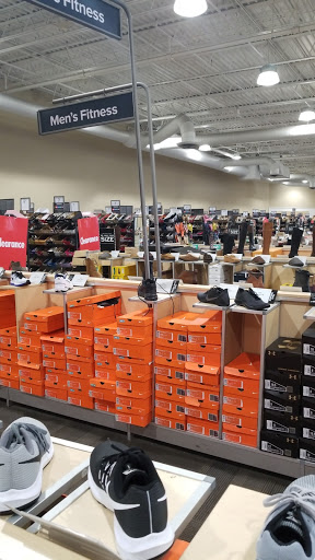 Shoe Store «DSW Designer Shoe Warehouse», reviews and photos, 5518 Leesburg Pike, Falls Church, VA 22041, USA