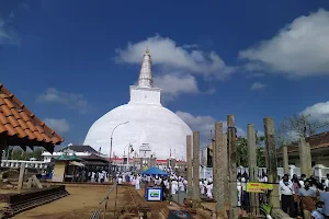 Swarnamali Stupa [රුවන්වැලි සෑය] image