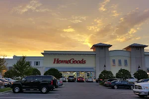 Marshalls & HomeGoods image