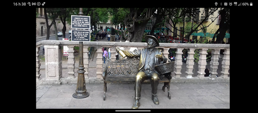 Estatua Felipe Calderón H.