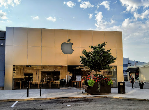 Computer Store «Apple Suburban Square», reviews and photos, 61 Saint James Pl, Ardmore, PA 19003, USA