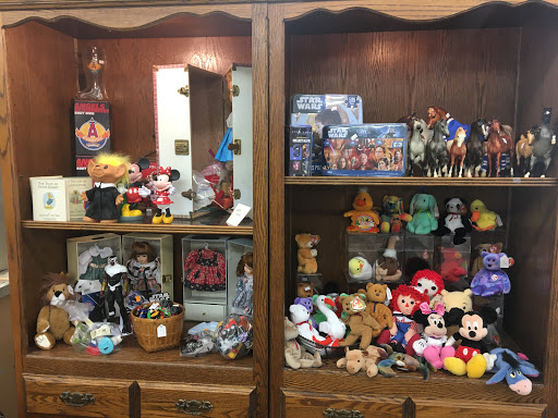 Thrift Store «Orange Lutheran Thrift Shop», reviews and photos, 676 N Tustin St, Orange, CA 92867, USA