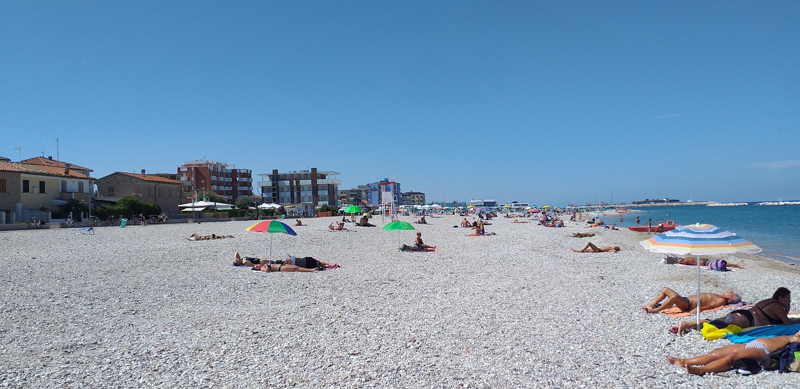 Fotografie cu Spiaggia Sassonia di Fano cu nivelul de curățenie înalt
