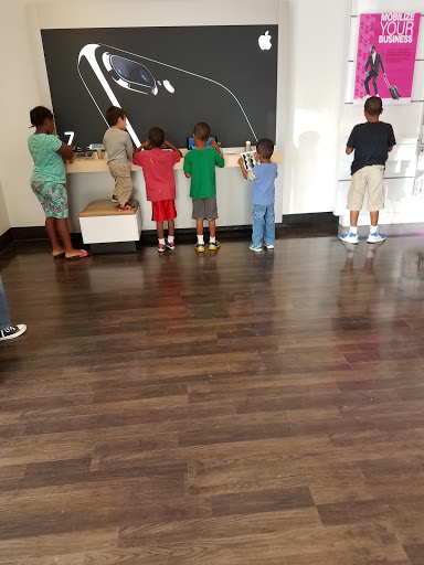 Cell Phone Store «T-Mobile», reviews and photos, 12435 Limonite Ave Suite 550, Mira Loma, CA 91752, USA