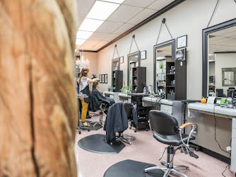 Flaunt Hair Designs @Phenix Salon Suites