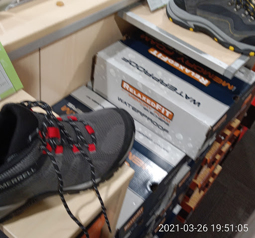 Shoe Store «DSW Designer Shoe Warehouse», reviews and photos, 5518 Leesburg Pike, Falls Church, VA 22041, USA