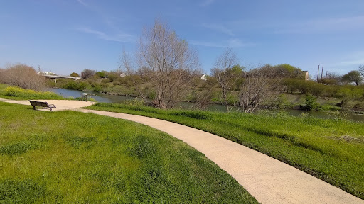 Riverwalk: E Southcross Trailhead