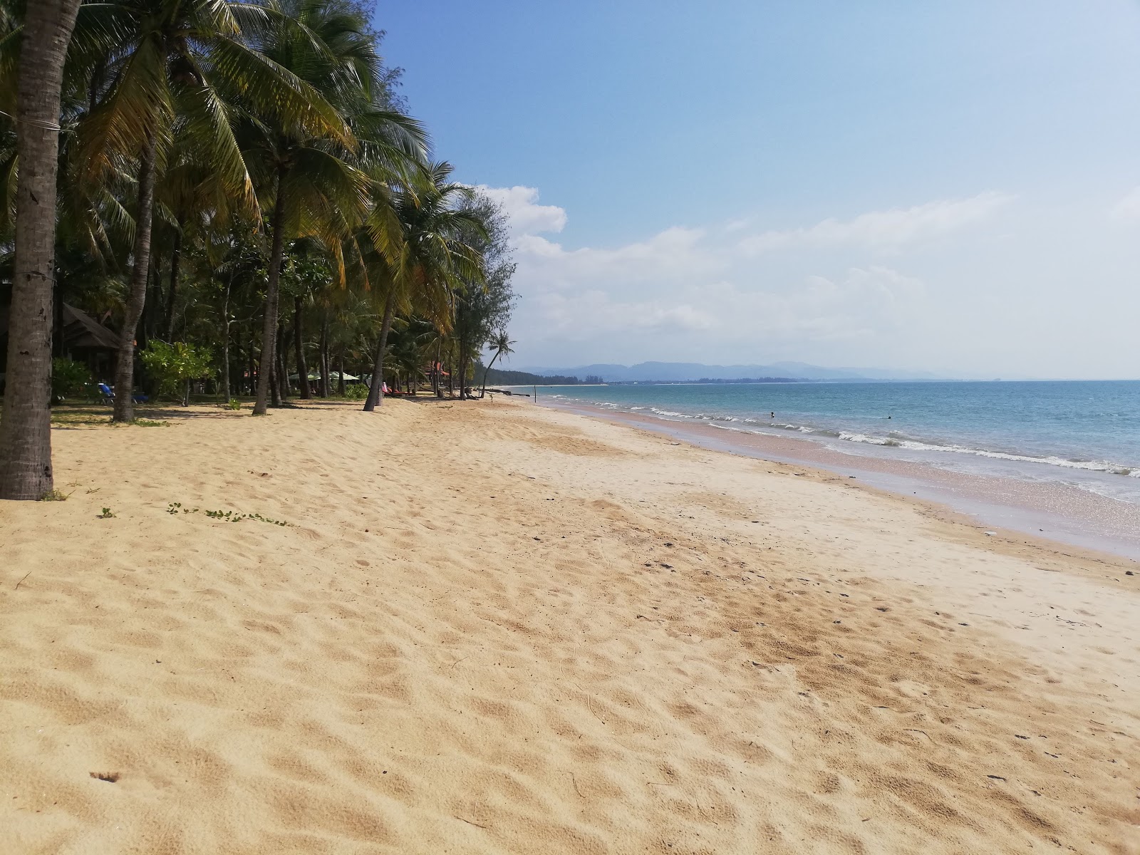 Fotografija Anandah Beach z svetel pesek površino