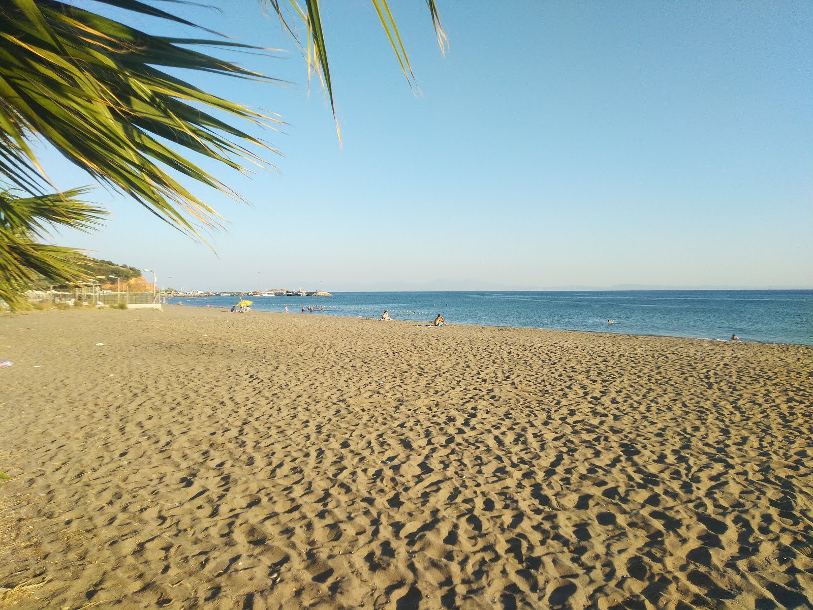 Fotografie cu Gumuldur beach cu nivelul de curățenie in medie