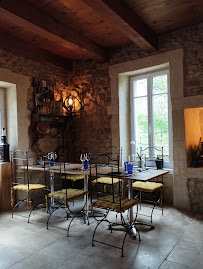 Atmosphère du Restaurant français Le Mas du Bélier à La Roque-sur-Cèze - n°2