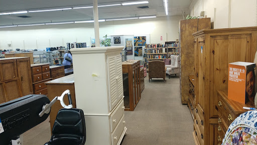 Thrift Store «Society of St. Vincent de Paul - Thunderbird Thrift Store», reviews and photos, 3547 W Thunderbird Rd, Phoenix, AZ 85053, USA