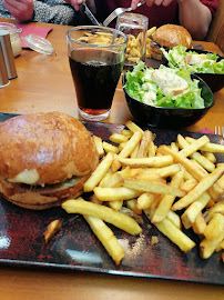 Hamburger du Restaurant français Authentique à Chalmazel-Jeansagnière - n°2