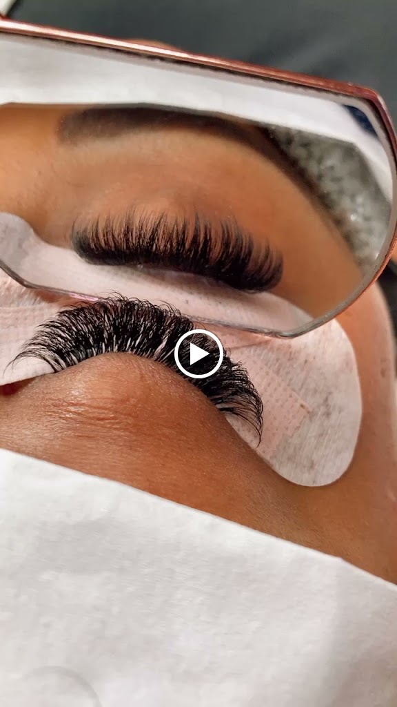 Azuniq Lash co. 95822