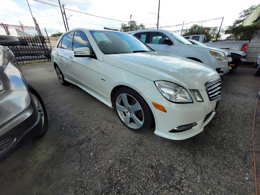 Used Car Dealer «CJAUTOSALES LLC», reviews and photos, 1301 S General McMullen, San Antonio, TX 78237, USA