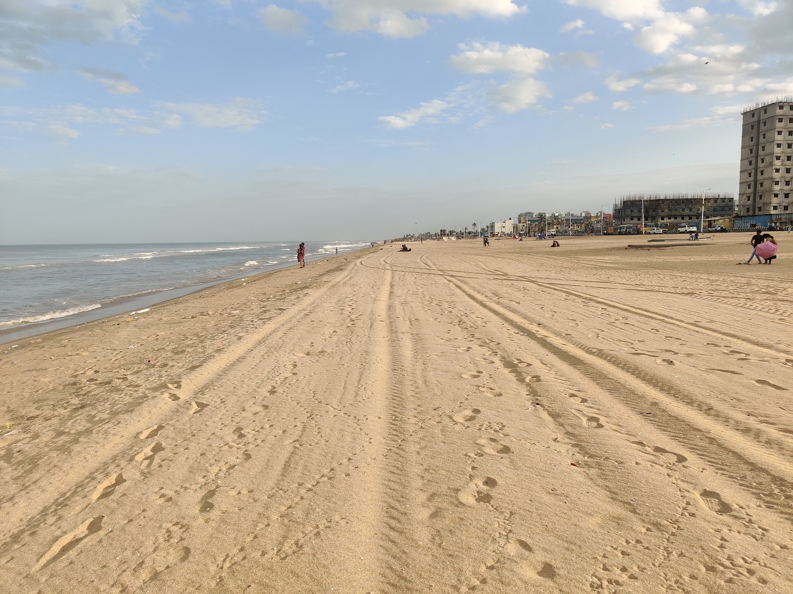 Zdjęcie Patinapakkam Beach z przestronna linia brzegowa