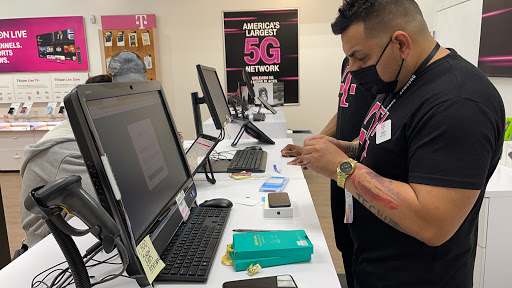 Cell Phone Store «T-Mobile», reviews and photos, 3000 Grapevine Mills Pkwy #105, Grapevine, TX • 76051-2011, USA